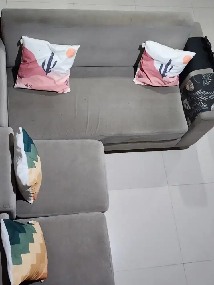 Sofa Letter L Abu-abu Minimalis