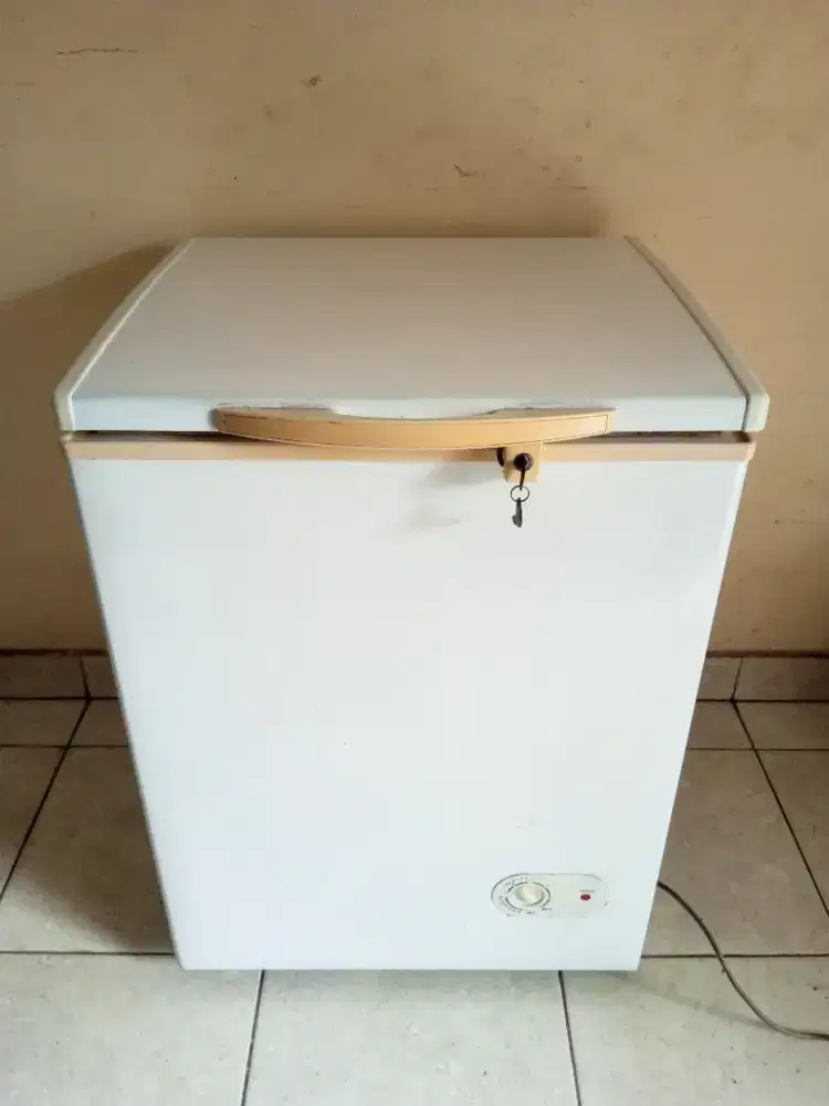 Freezer Box 122 Liter normal. FREE ONGKIR