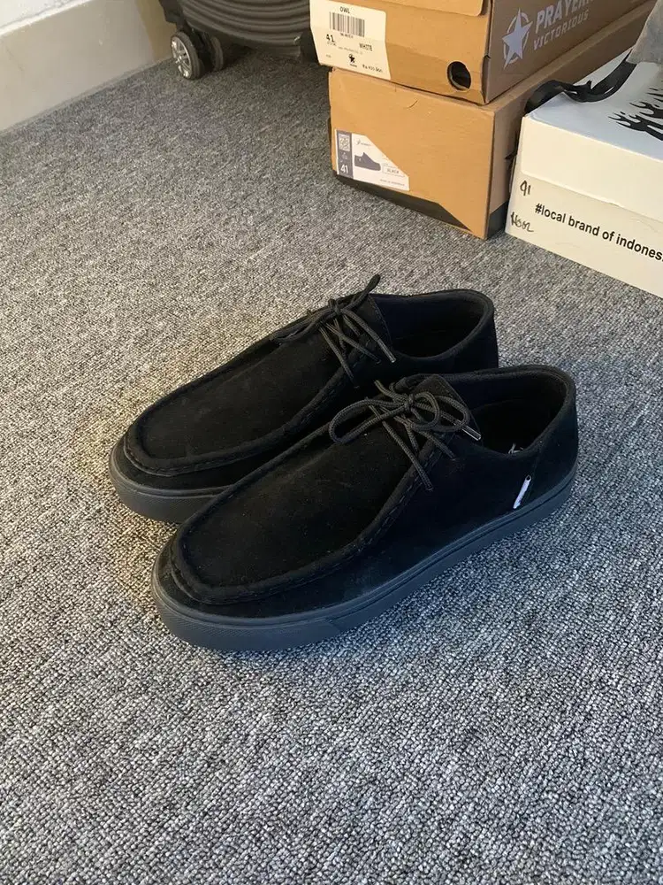 Jual Sepatu Full Black Lokal Baru Preloved Bekas Sample Konten