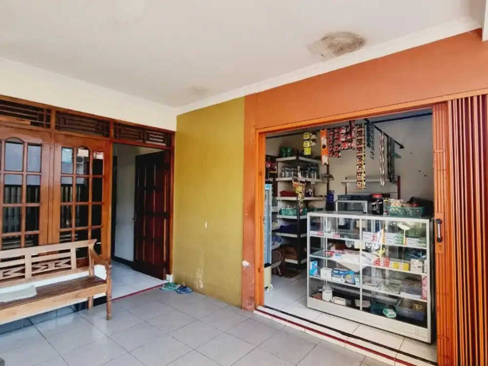 Rumah Apik Nyaman Ada Toko Plus Estalase , Rak dll