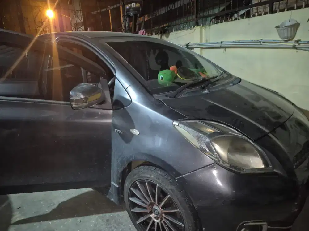 Jual mobil Toyota Yaris 2012 akhir