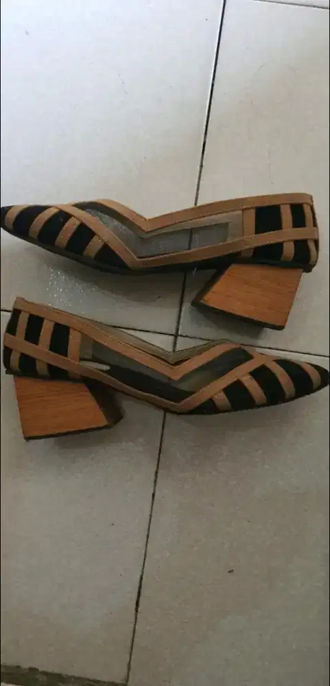 Sepatu Retail Therapy 37 heels 5cm 1x pakai