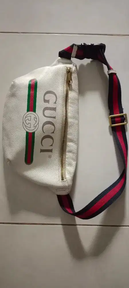 For sale. Tas pinggang branded