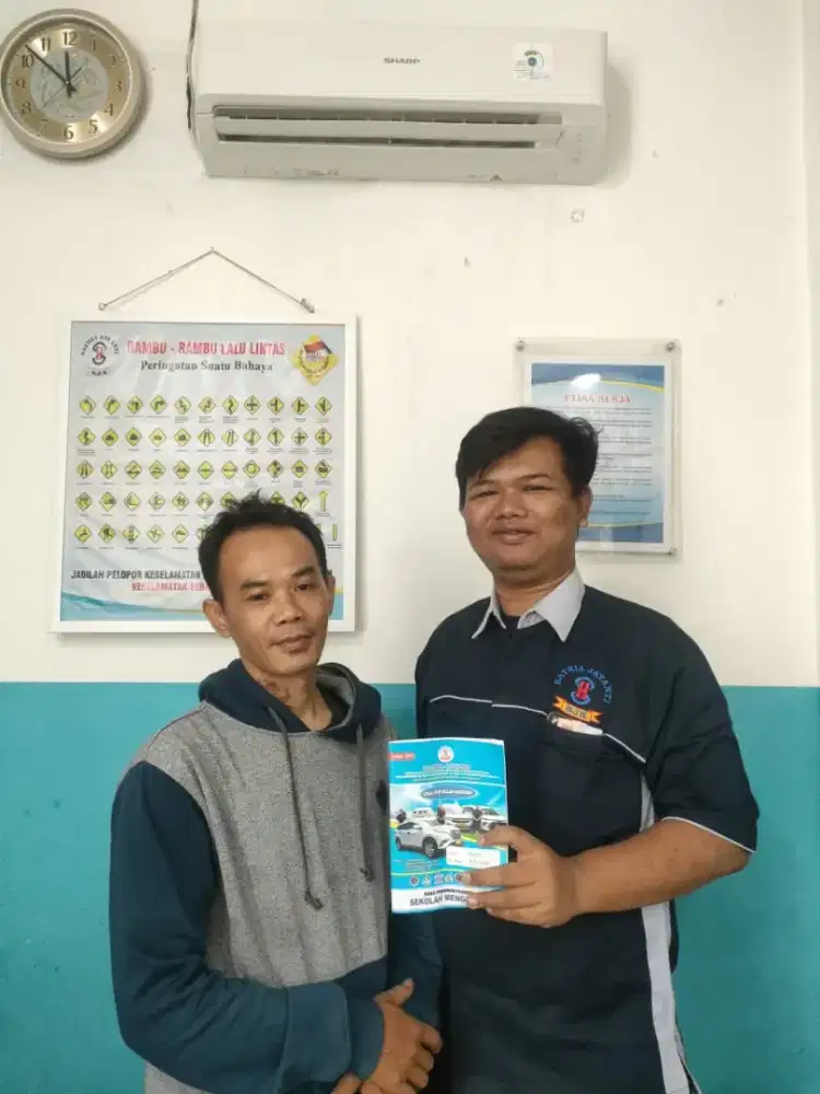 Instruktur Pengajar Kursus Stir Mobil