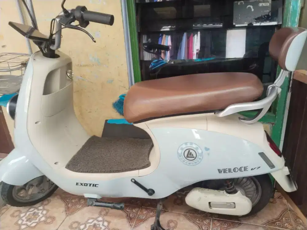 Sepeda Listrik exotic Velove V7