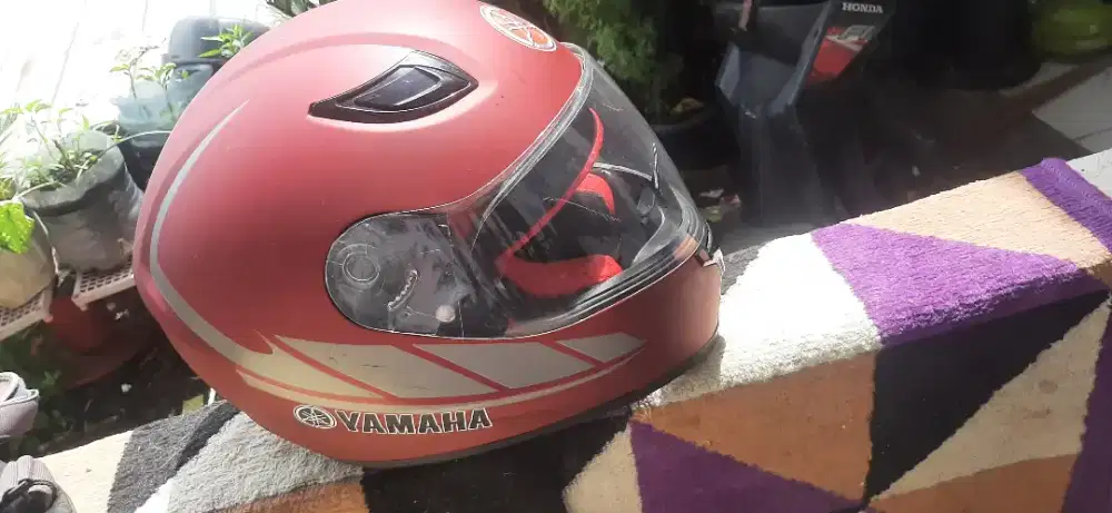 Helm full face merah