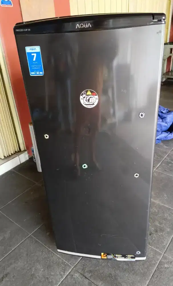 Kulkas frezer aqua 6rak.  Mulus lus dingin cepat , dalem bersih..