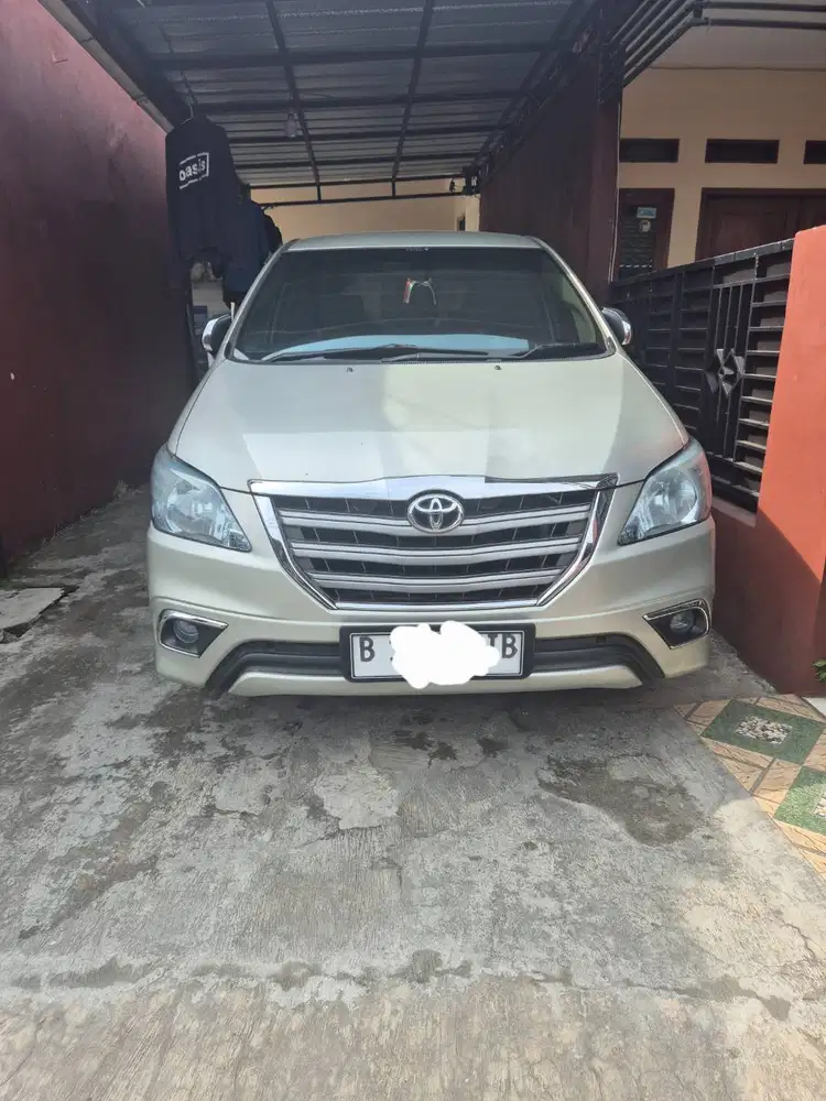 Innova G bensin/at suratlengkap  mobil prima pemakai bukan zorum