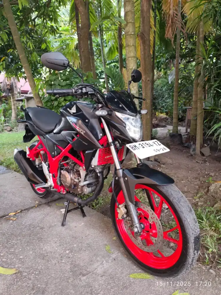 Si ganteng tampil yg lain mundur dulu