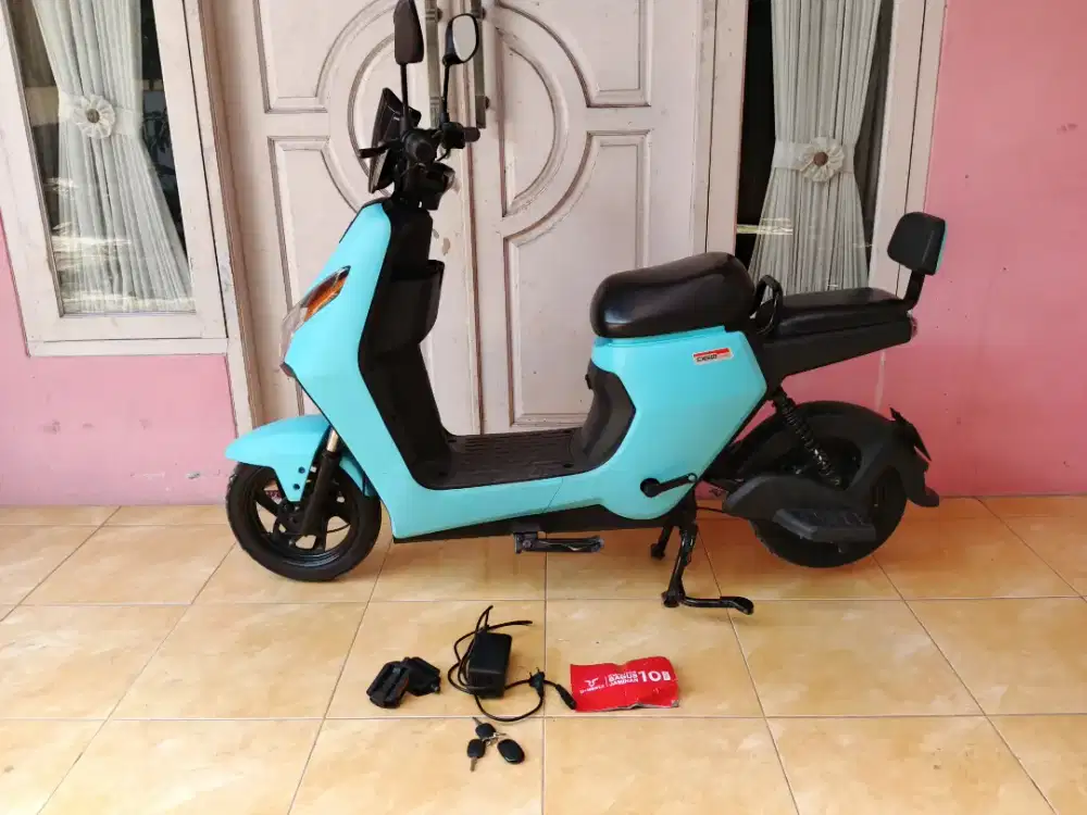 Sepeda listrik uwinflye D60 tahun 2025