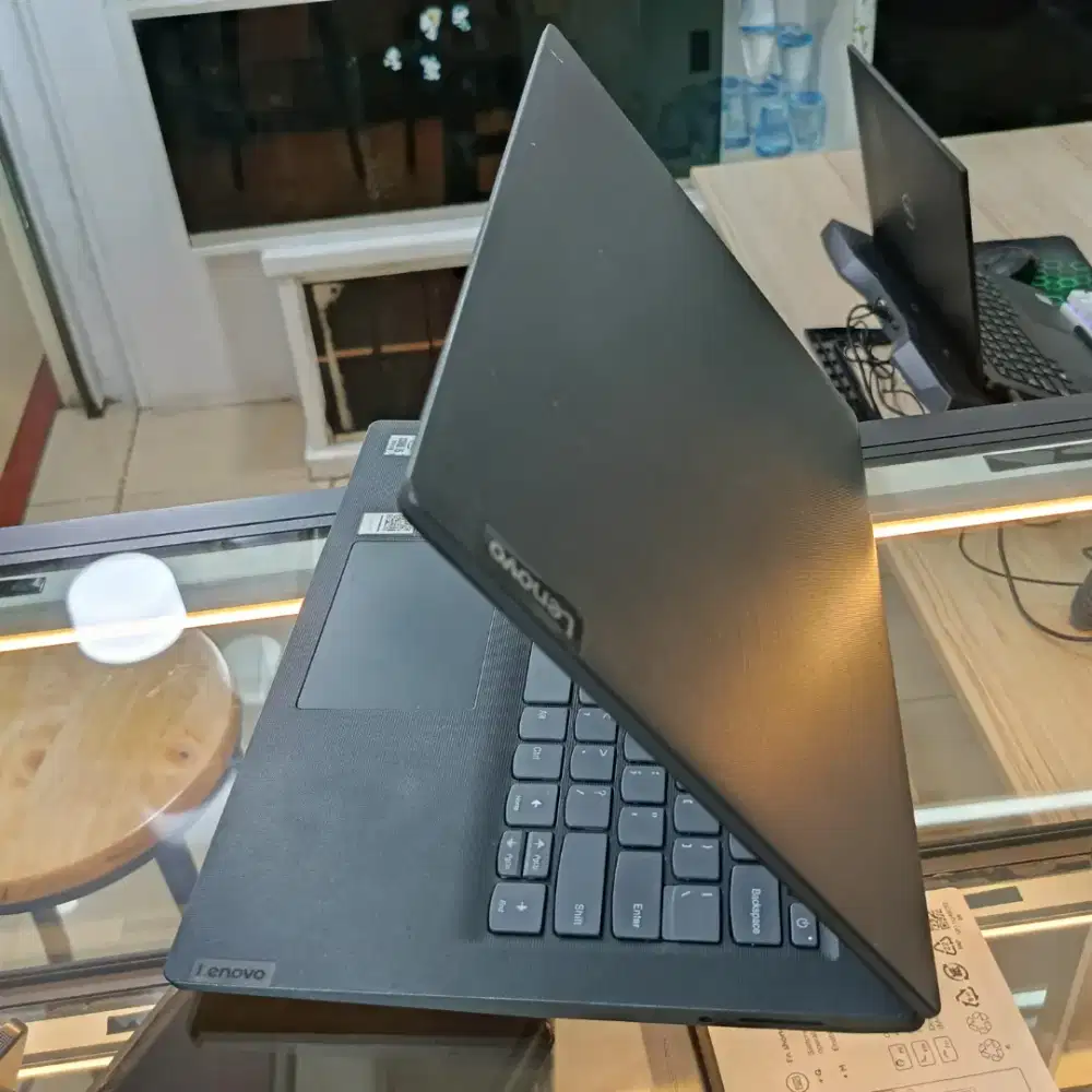 LENOVO IDEAPAD S145 INTEL CORE I5 RAM 8GB  / SSD 256GB