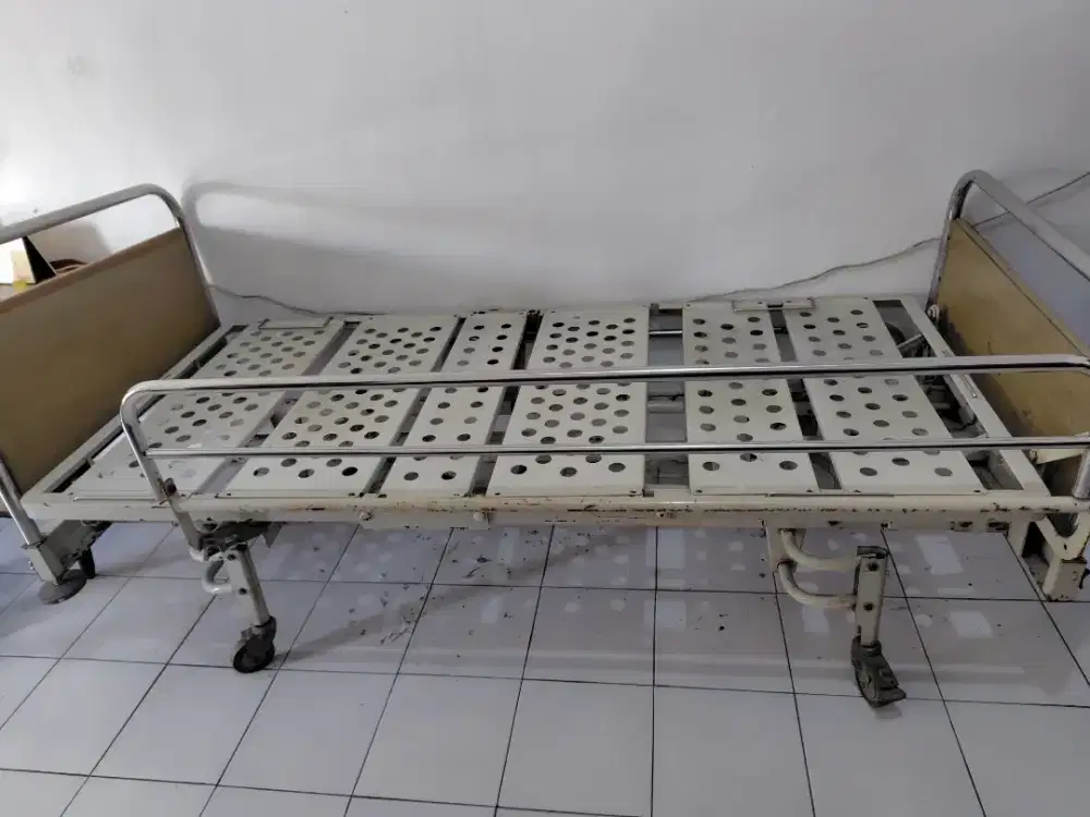 Ranjang pasien manual 3 engkol