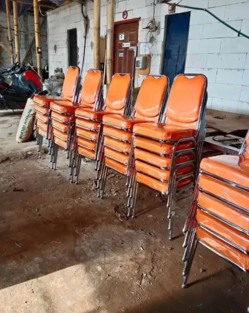 Kursi susun model Futura