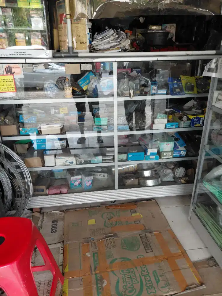 Jual etalase kaca bekas kosongan