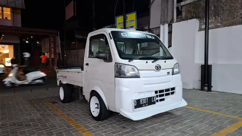 Daihatsu Himax Putih