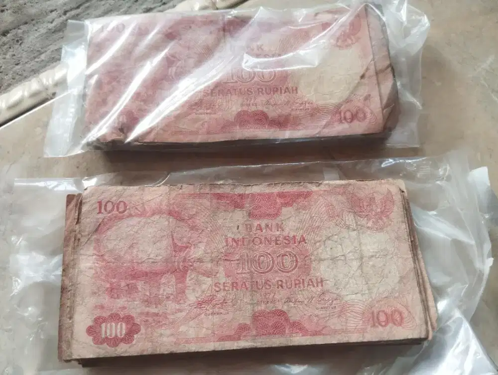 Uang 100 badak kondisi 50 persen