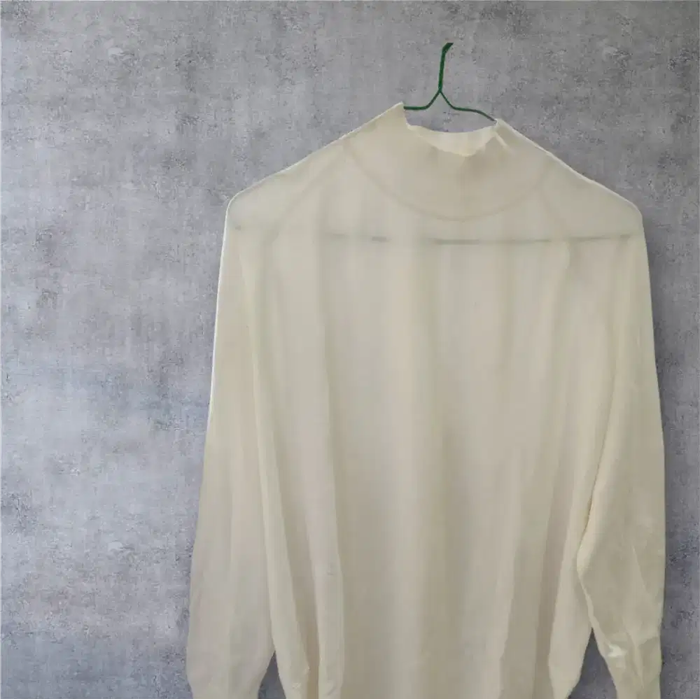 Atasan baju wanita lengan pnjang putih