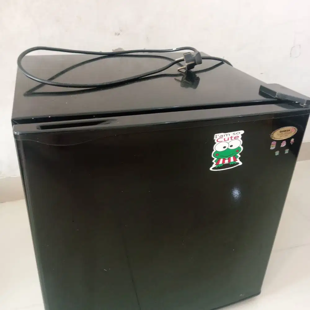 Dijual kulkas 1 pintu mini merk Sanken