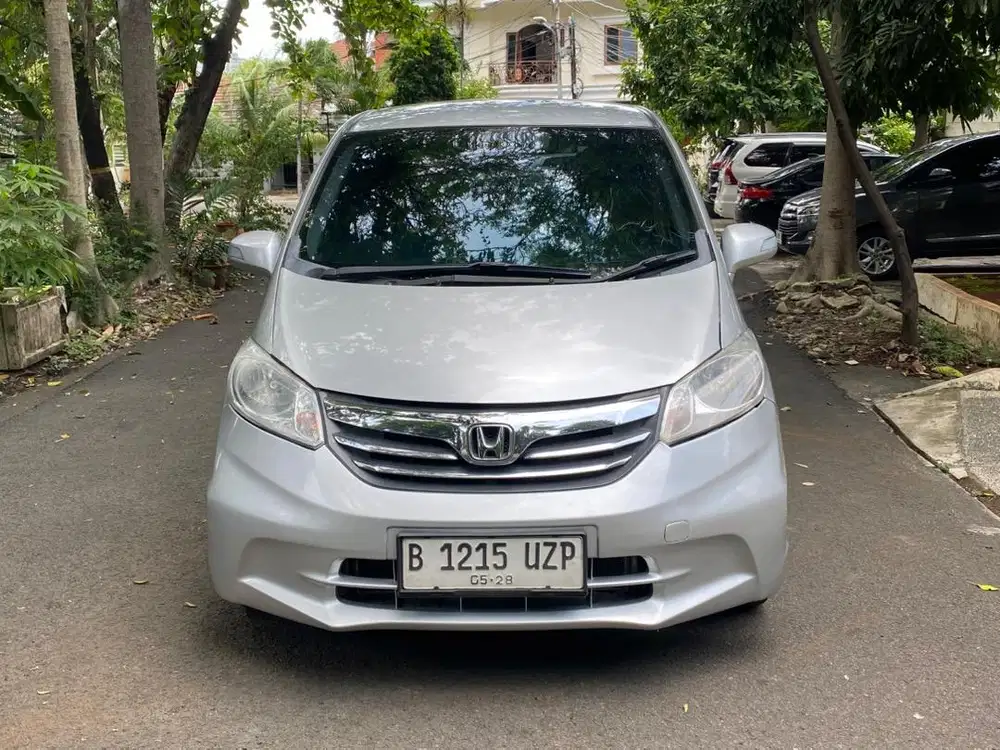 Honda Freed SD AT 2013