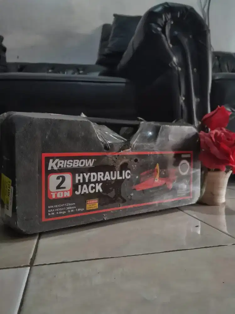 dongkrak hidrolik Krisbow 2 Ton.