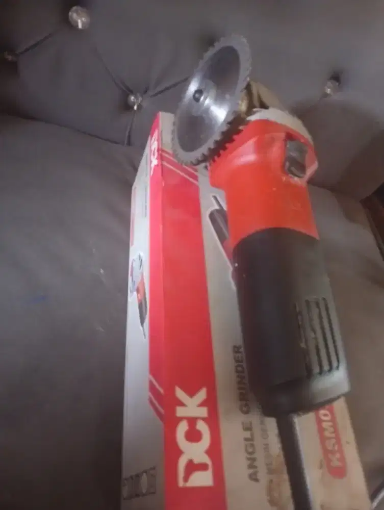 Mesin pemotong kayu & baja