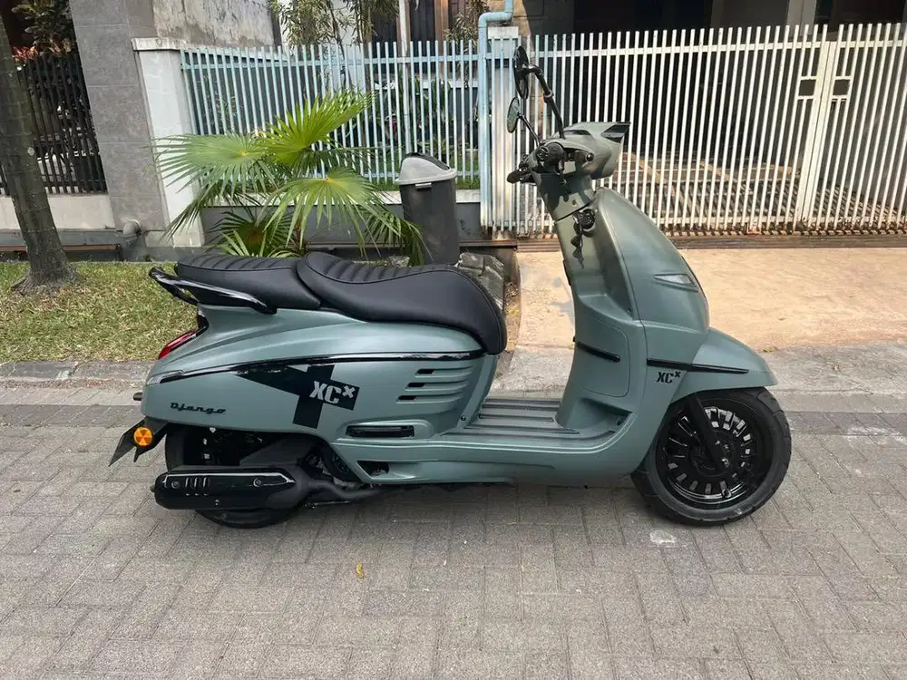 Pugeot django scooter 150 cc