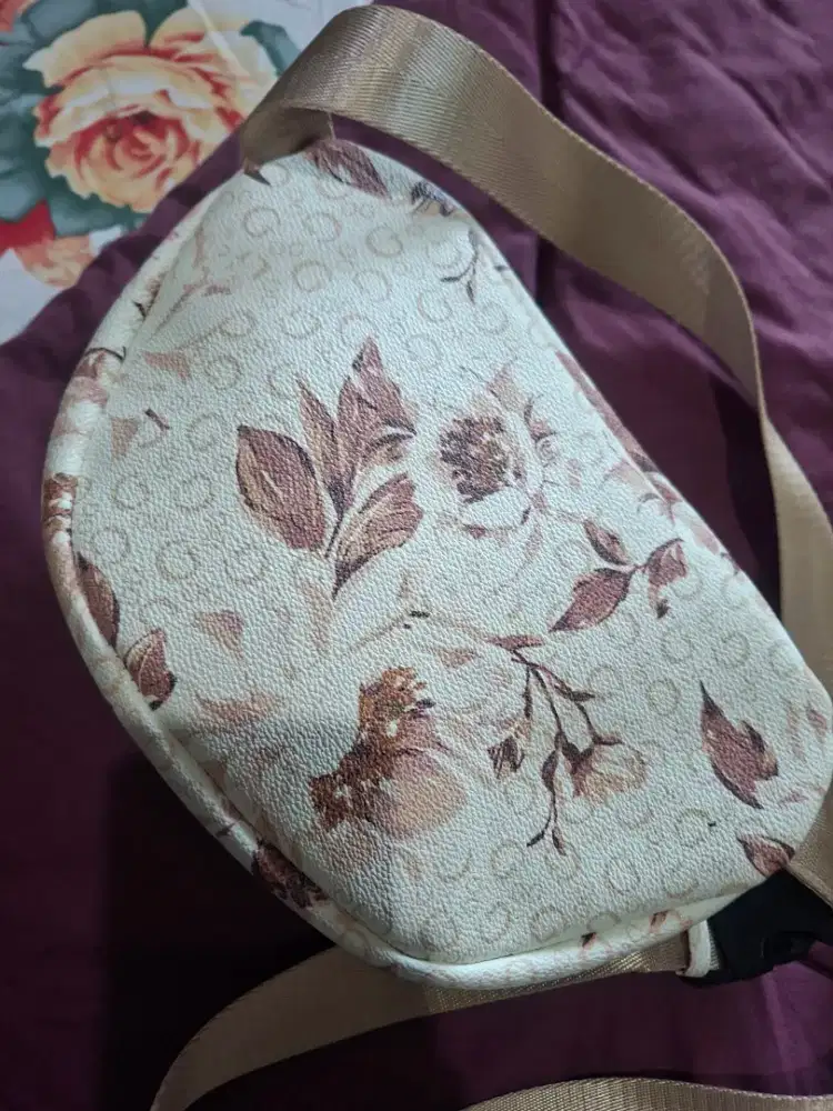 Dijual waistbag Brand Guess