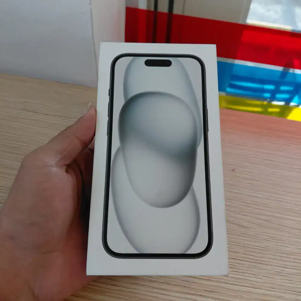 IPHONE 15 256GB  HITAM SEGEL IBOX BARU GARANSI RESMI JUAL CEPAT BU