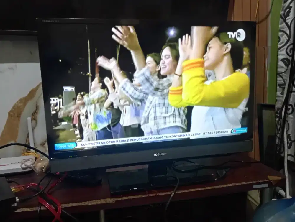 LED Toshiba 29 in+Stb