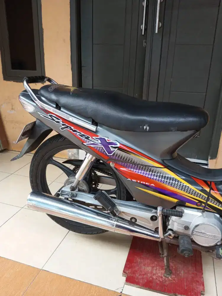Di jual motor Honda Supra x tahun 2000