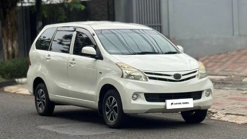 AVANZA 2014 / 2013 Matic Bagus murah Kredit Bekas Surabaya Putih  E