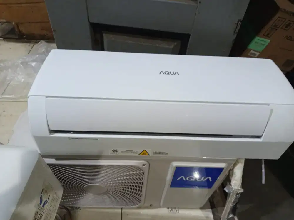 AC Aqua 1pk seperti baru