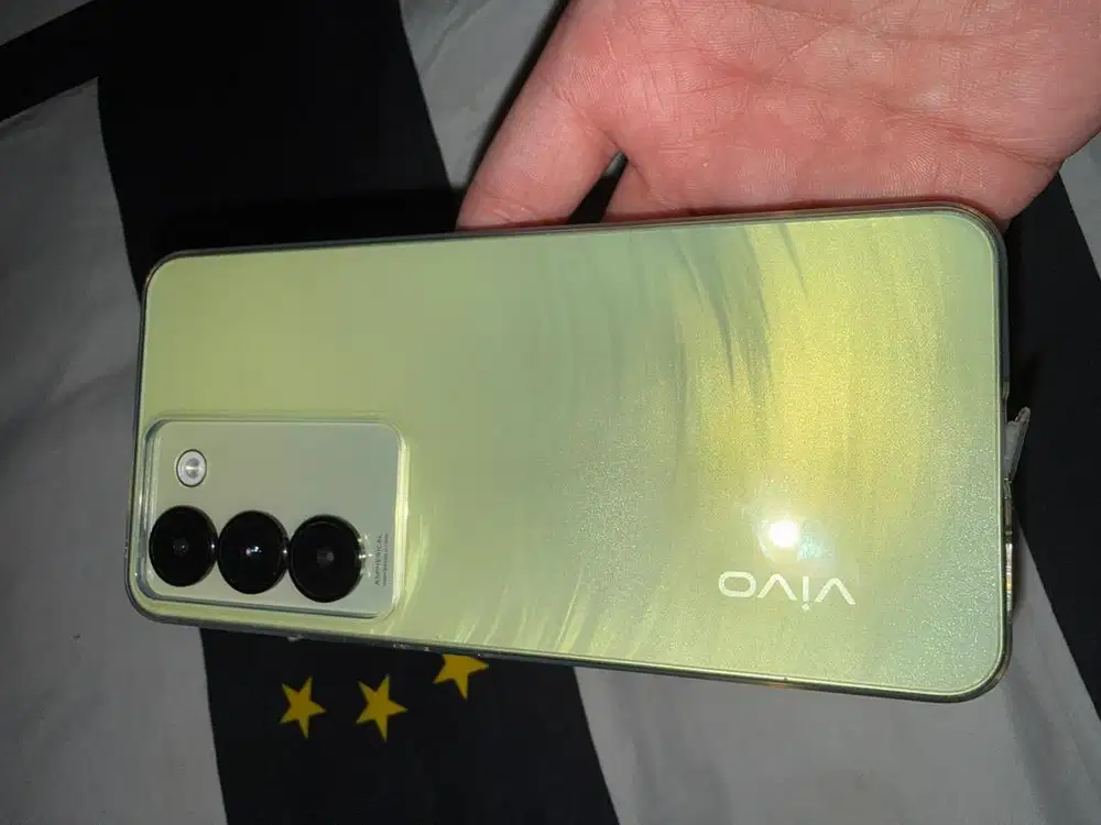 Vivo Y100 warna hijau mulus