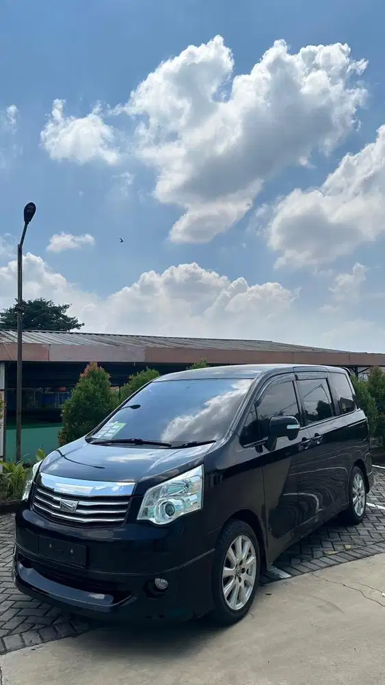 Toyota Nav1 V A/T 2013 Istimewa