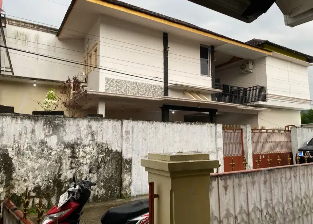 Dikontrakan Rumah 2 lantai( Total 11 Kamar)