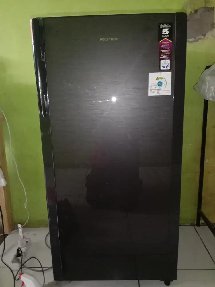 Dijual kulkas polytron satu pintu baru satu bulan pakai