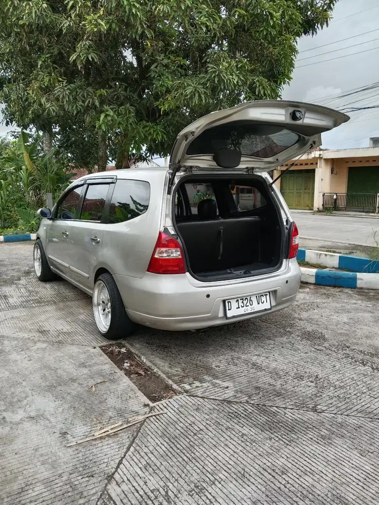 Nissan Livina 2012 Bensin