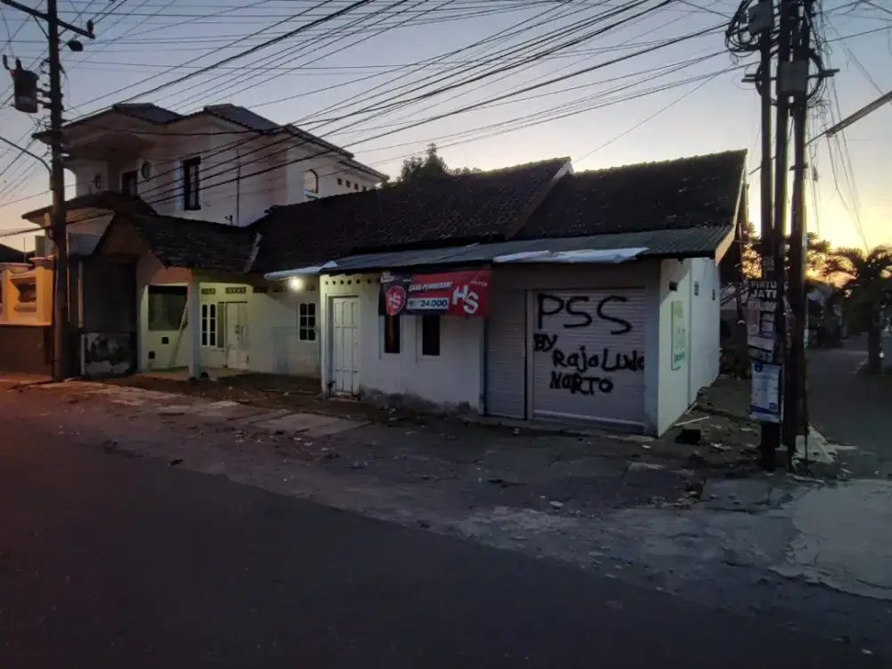Disewakan rumah cocok tempat tinggal/kantor/cafe dekat ringroad utara