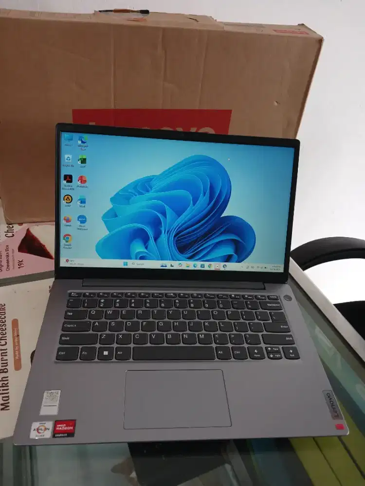 Laptop Lenovo V14 G4 Amd Athlon Silver 7120U Ram 8 Ssd 256 Garansii