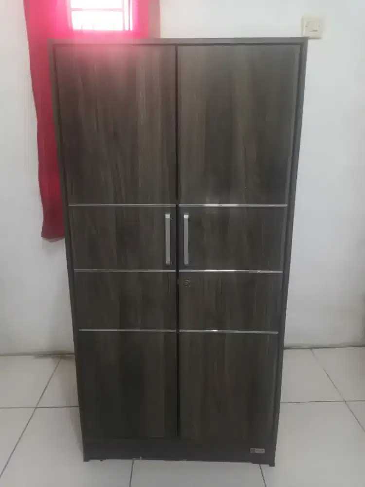 Lemari baju kos