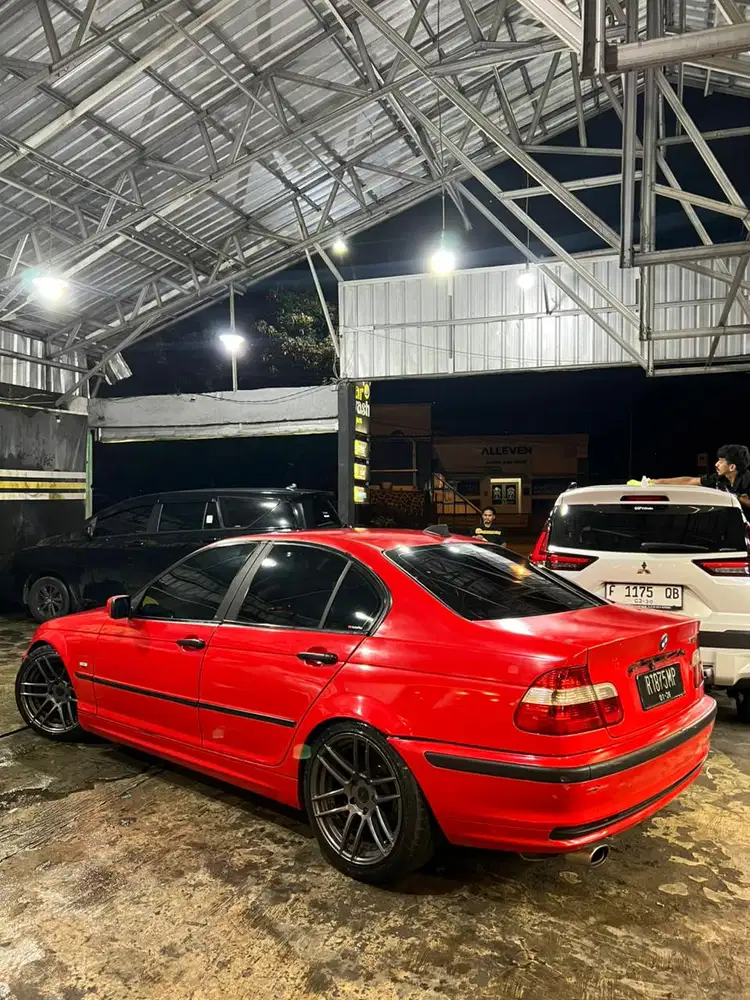 BMW 318i 2001 Bensin