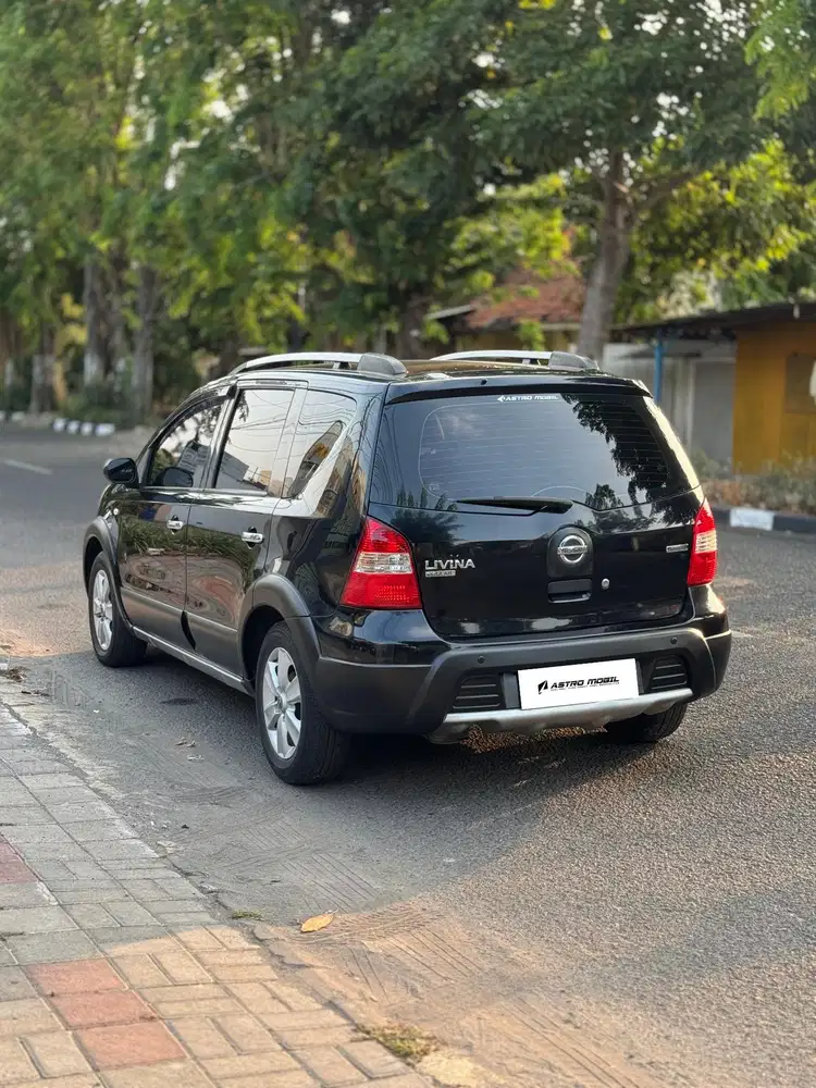 LIVINA XGEAR 2010 / 2009 Matic Bagus Murah Kredit Bekas Surabaya