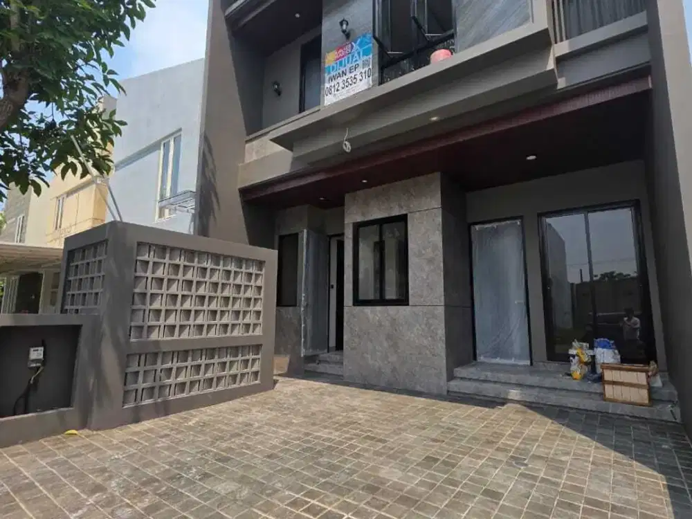 Rumah baru, specs high grade mewah, Graha Family di Surabaya