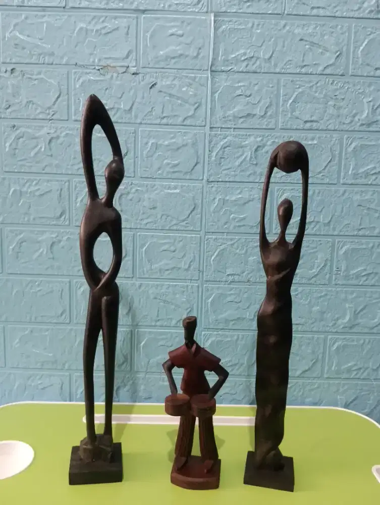 Pajangan Patung Kayu Hitam Joss