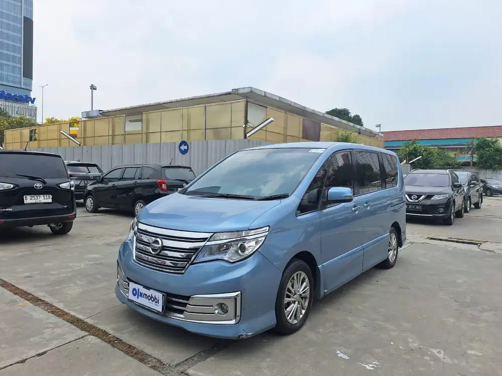 DP MURAH - Nissan Serena 2.0 Highway Star Panoramic Bensin-AT 2015