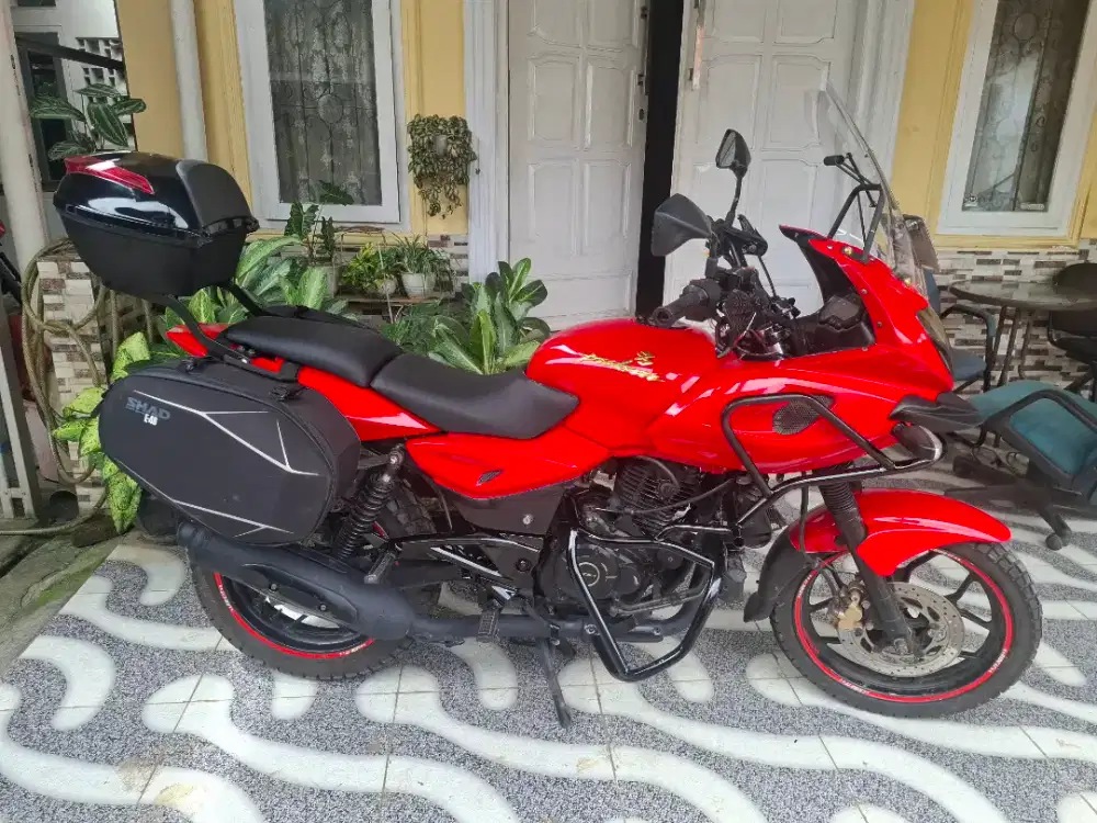 Bajaj Pulsar 220 Merah