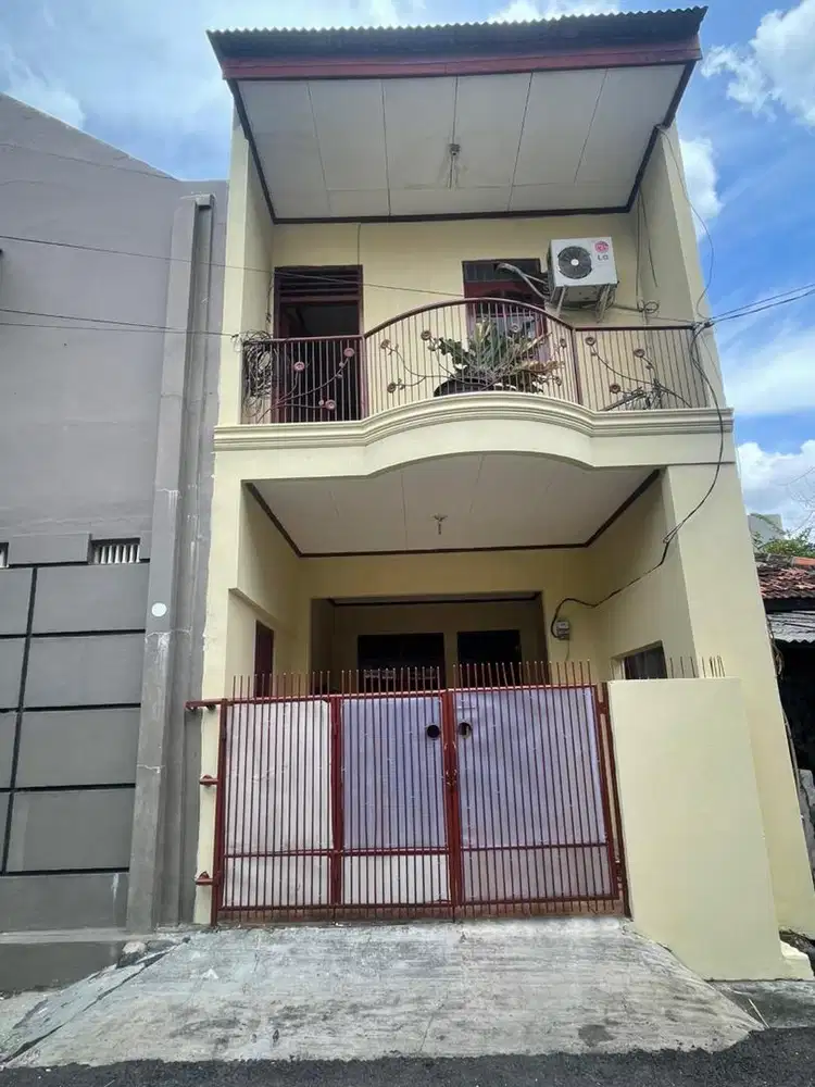 Dikontrakan/Dijual Lokasi sangat strategis, akses mobil bebas banjir