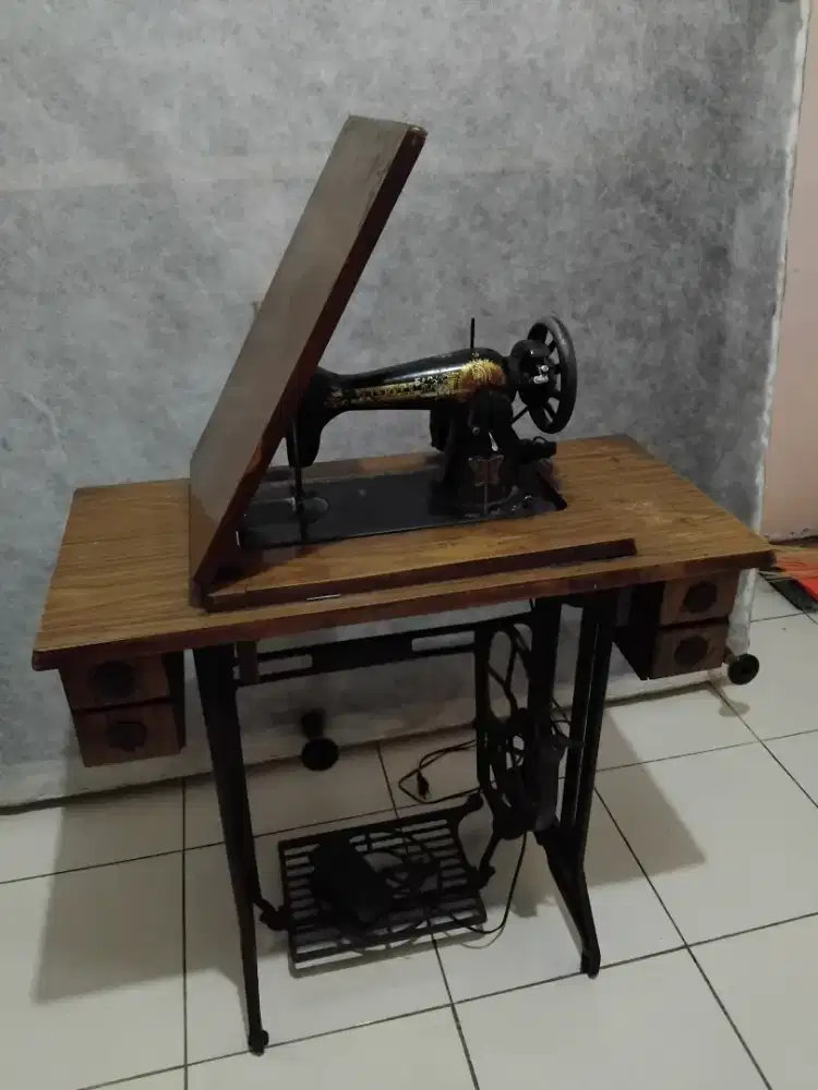 Mesin jahit tradisional BUTTERFLY