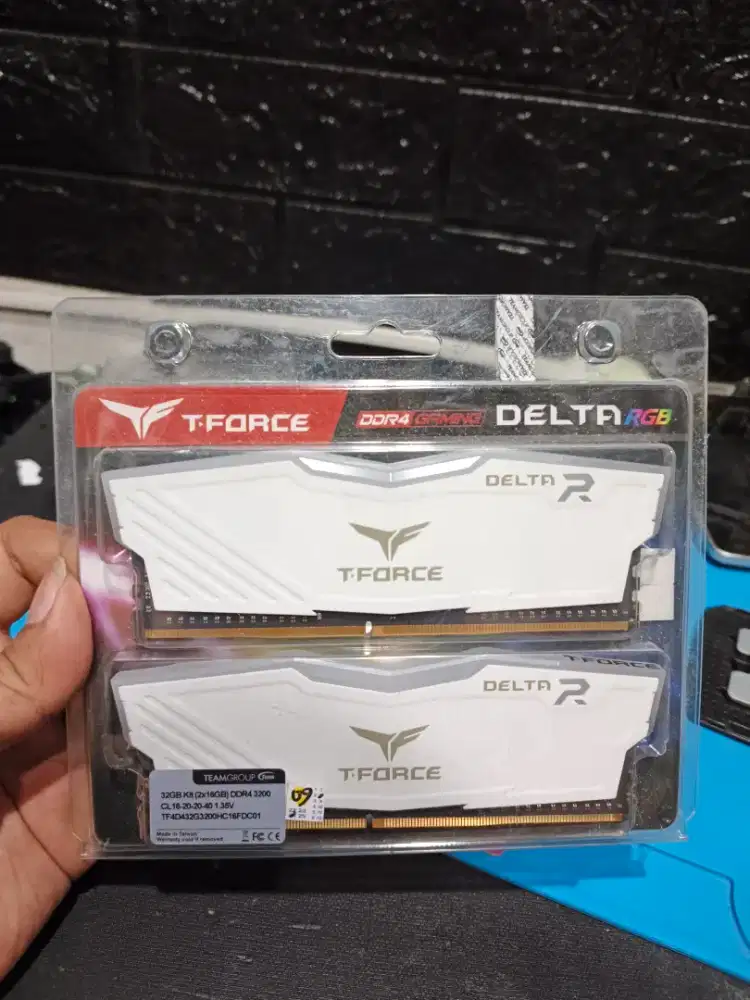 Team T-Force Delta RGB ( 2x8 ) 16 GB DDR4 Kit 3200Mhz - putih