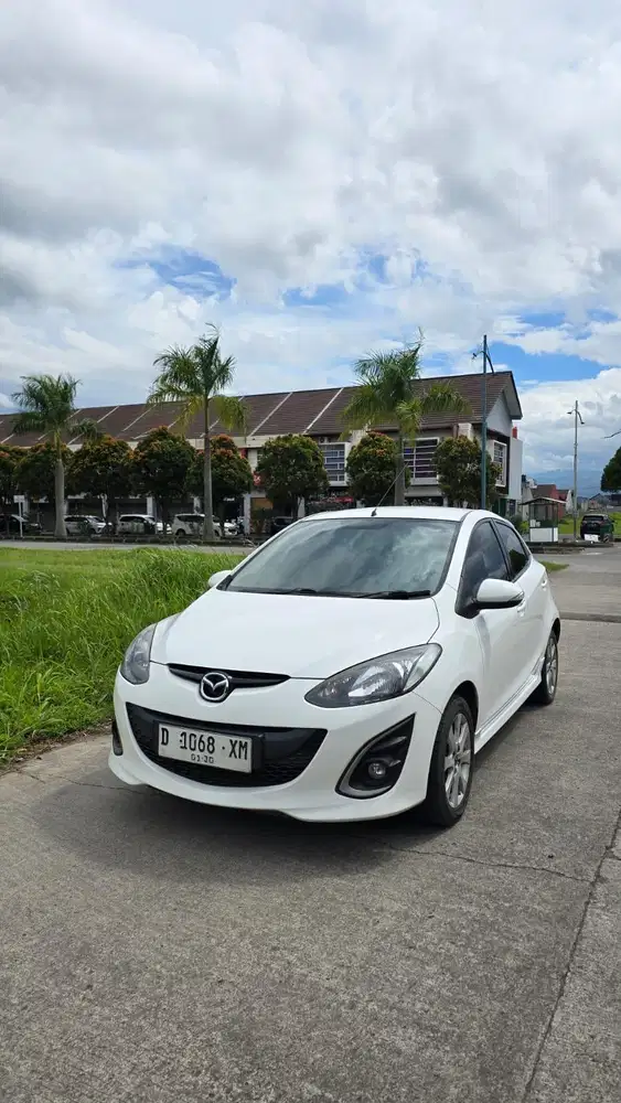 Mazda2 V automatic 2014 Low KM 88rb